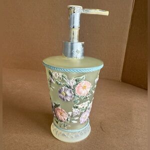 Vtg Floral Pump Soap Dispenser with Pretty Pink and Purple Flowers